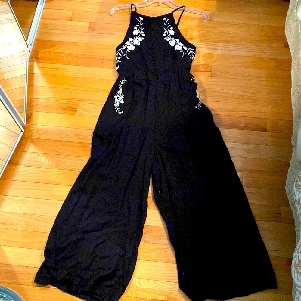 American Eagle one piece jumpsuit pockets. Medium Black with white embroidery.